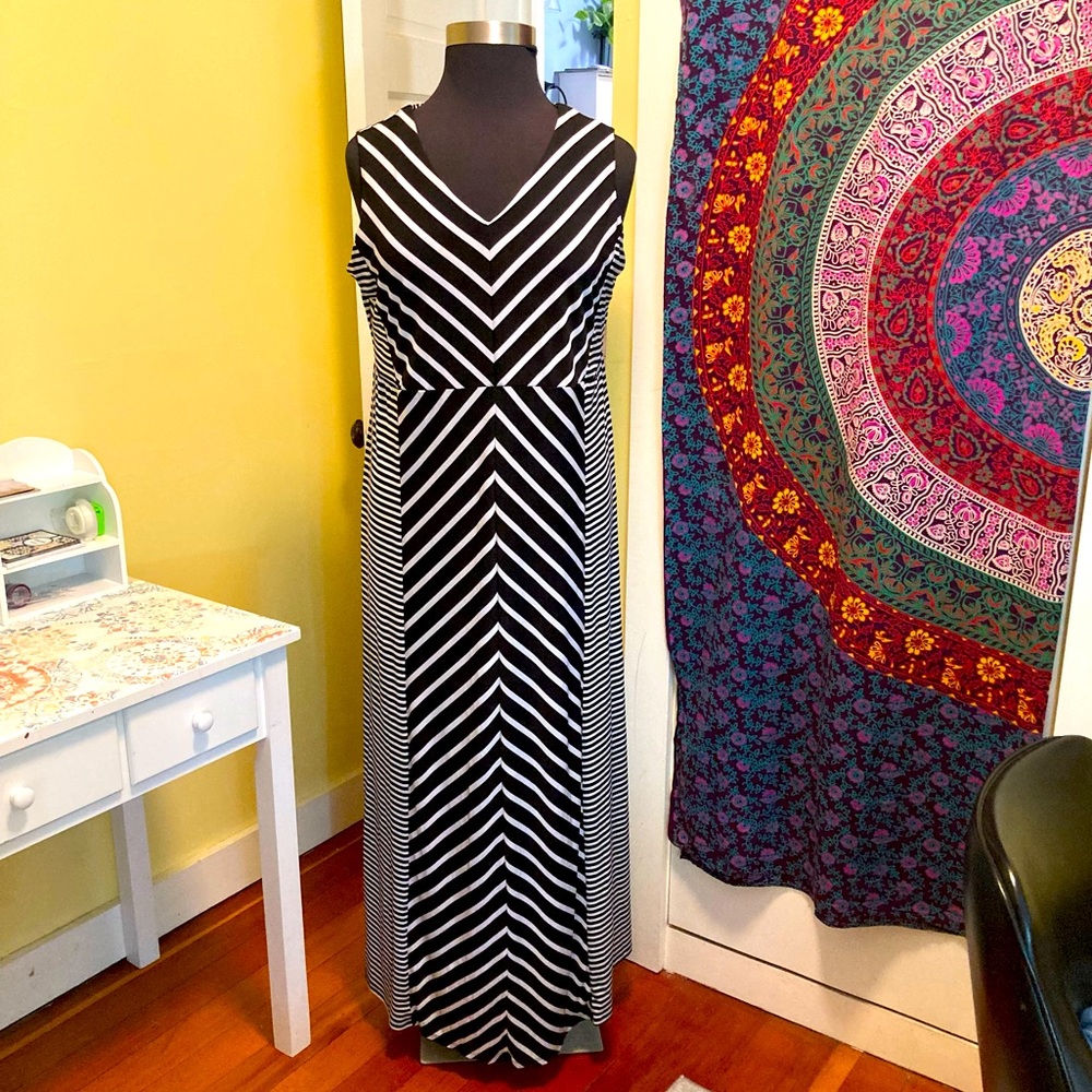 Size 1X Jaclyn Smith Sleeveless Maxi-Dress